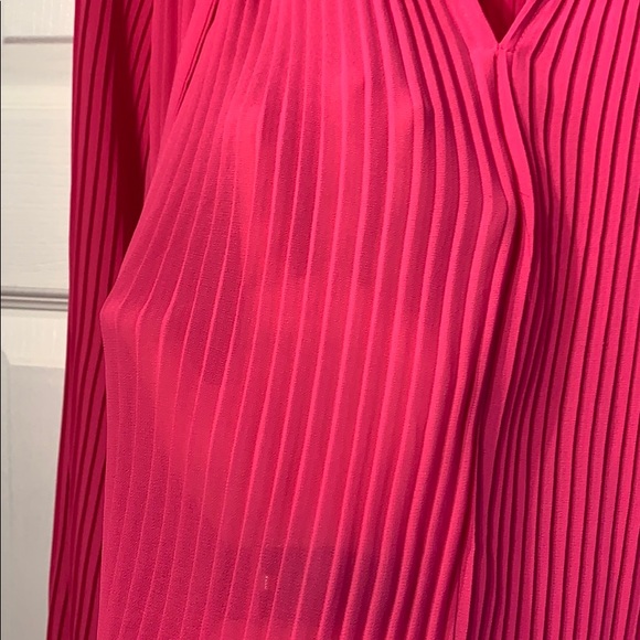 Pleated blouse with collar and neck tie, like new - Picture 6 of 6